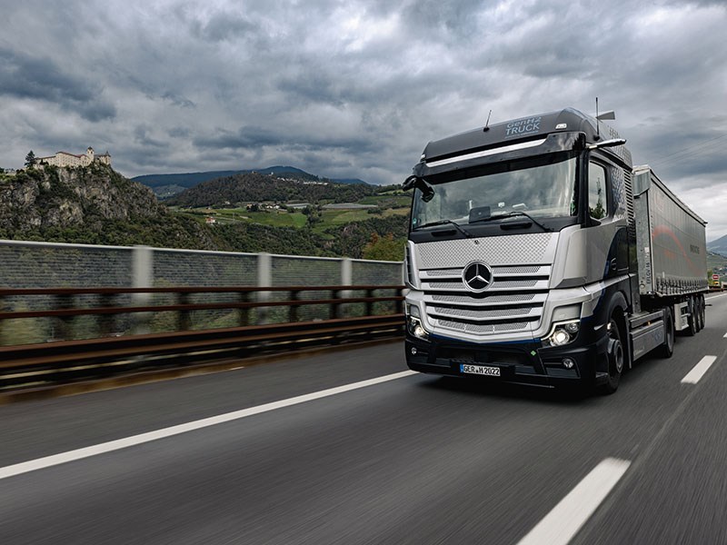 Van Houdt Met waterstof over de Brennerpas: Daimler Truck onderwerpt brandstofcelvrachtwagen aan eerste hoogtetests 