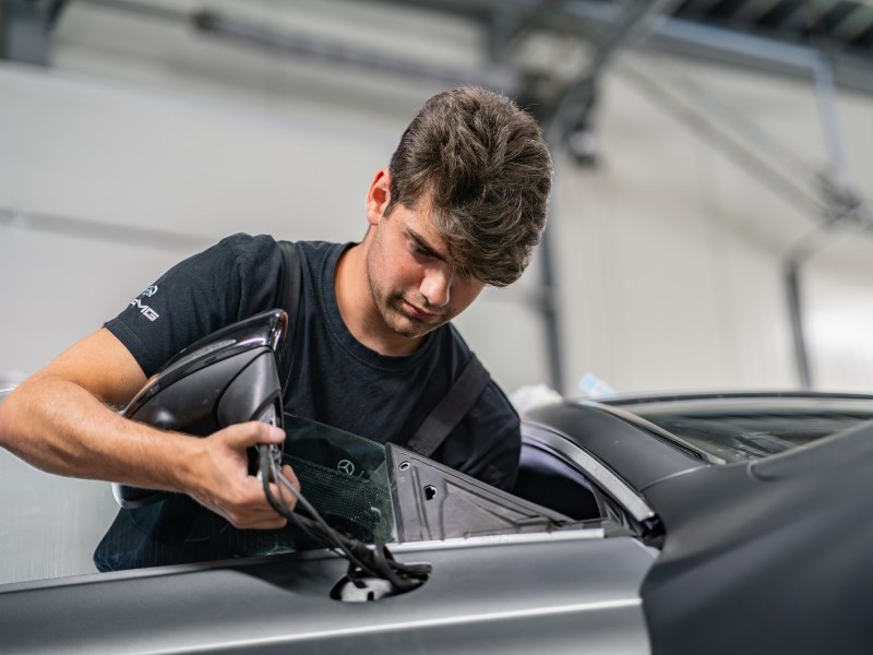 Ontdek Mercedes-Benz Repair & Reconnect.