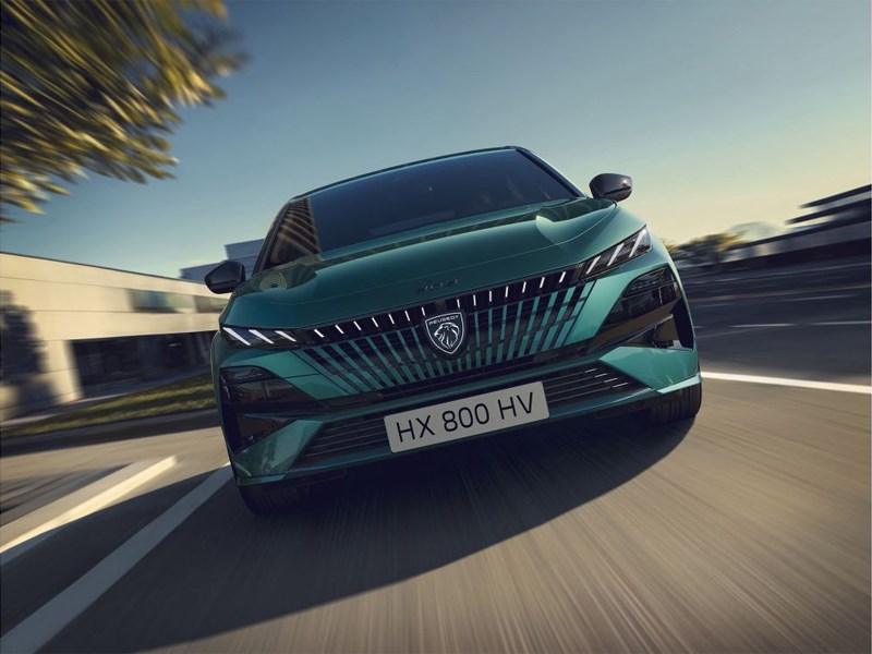 NIEUWE PEUGEOT 308 EN PEUGEOT 308 SW: SERIOUS ABOUT DRIVING