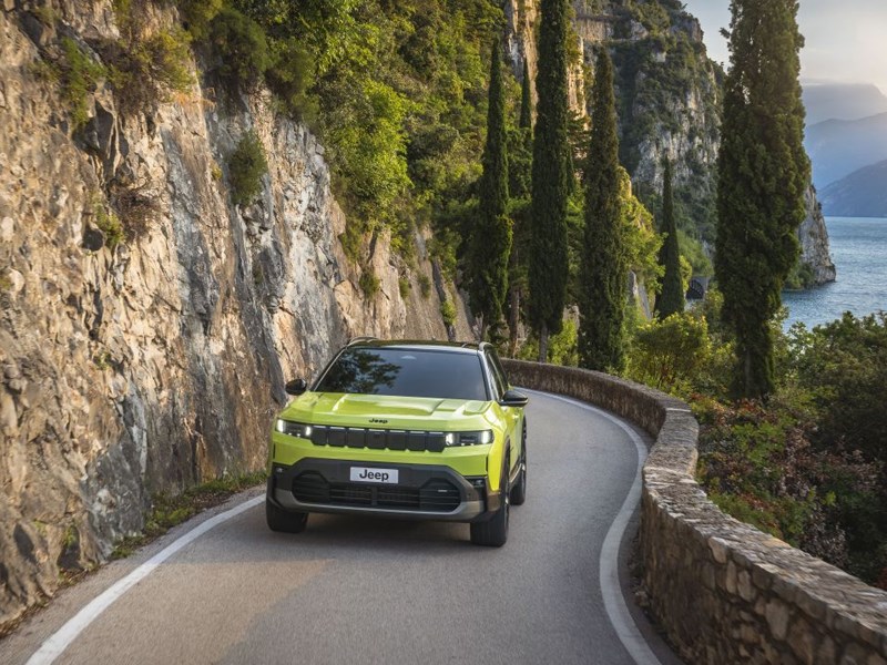 Nieuwe Jeep® Compass maakt zijn debuut op de Tannistest 2025 terwijl de bestellingen openen voor de Altitude-uitvoering