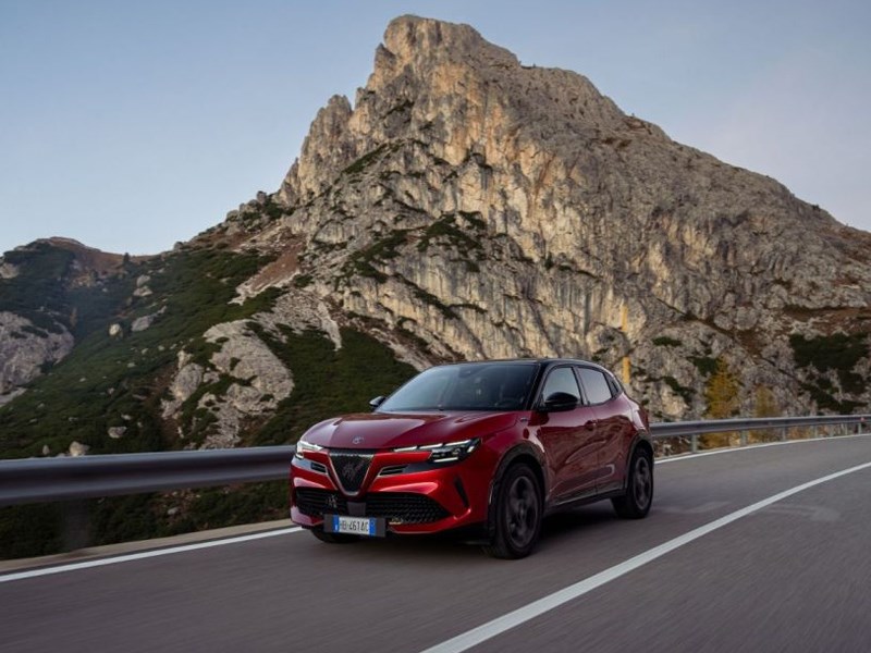 Italiaanse stijl en sportiviteit in de nieuwe Alfa Romeo Junior Sport Speciale