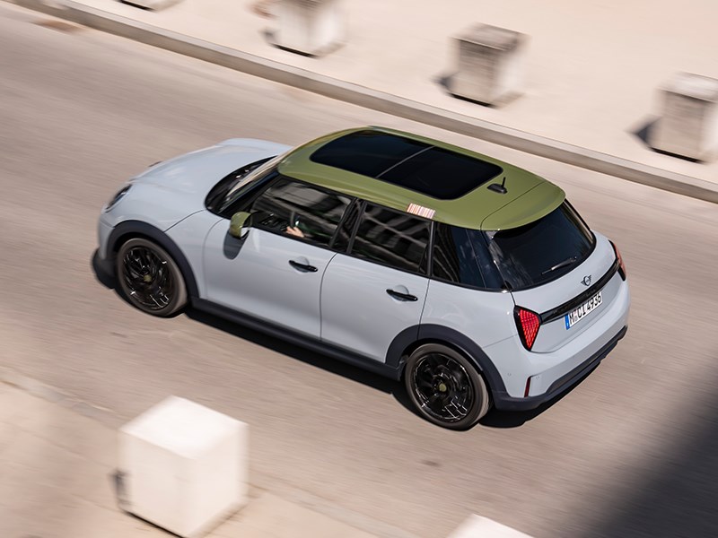 Volvo Postiaux - Une collaboration britannique revisitée : la MINI Paul Smith Edition.