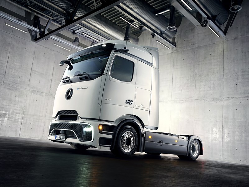 Mercedes Benz Trucks breidt zijn e-truckportfolio uit met nieuwe eActros Lowliner-variant
