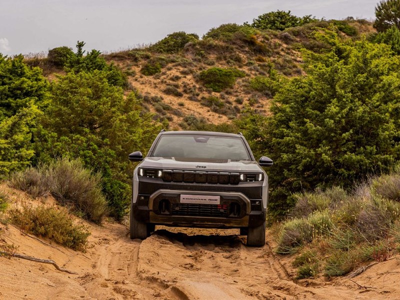 De nieuwe Jeep Compass verdubbelt de keuzevrijheid.