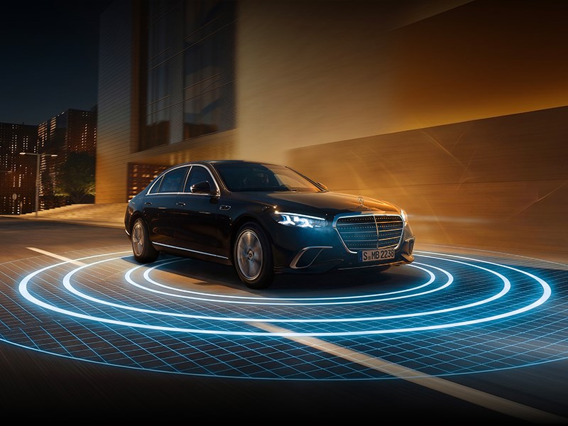 Mercedes-Benz stimuleert digitalisering verkeersinfrastructuur: voertuiggegevens voor veiligere en efficiëntere mobiliteit