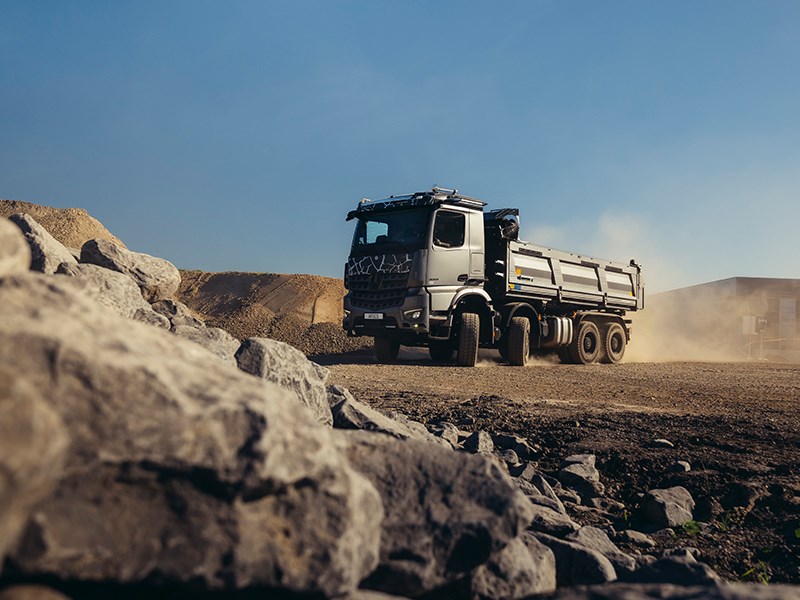 Mercedes-Benz Trucks toont uitgebreid portfolio voor moderne bouwplaatsactiviteiten